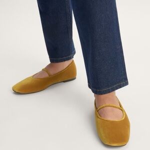 NWT Everlane The Day Mary Jane Flat in Golden Sun Velvet Size 7